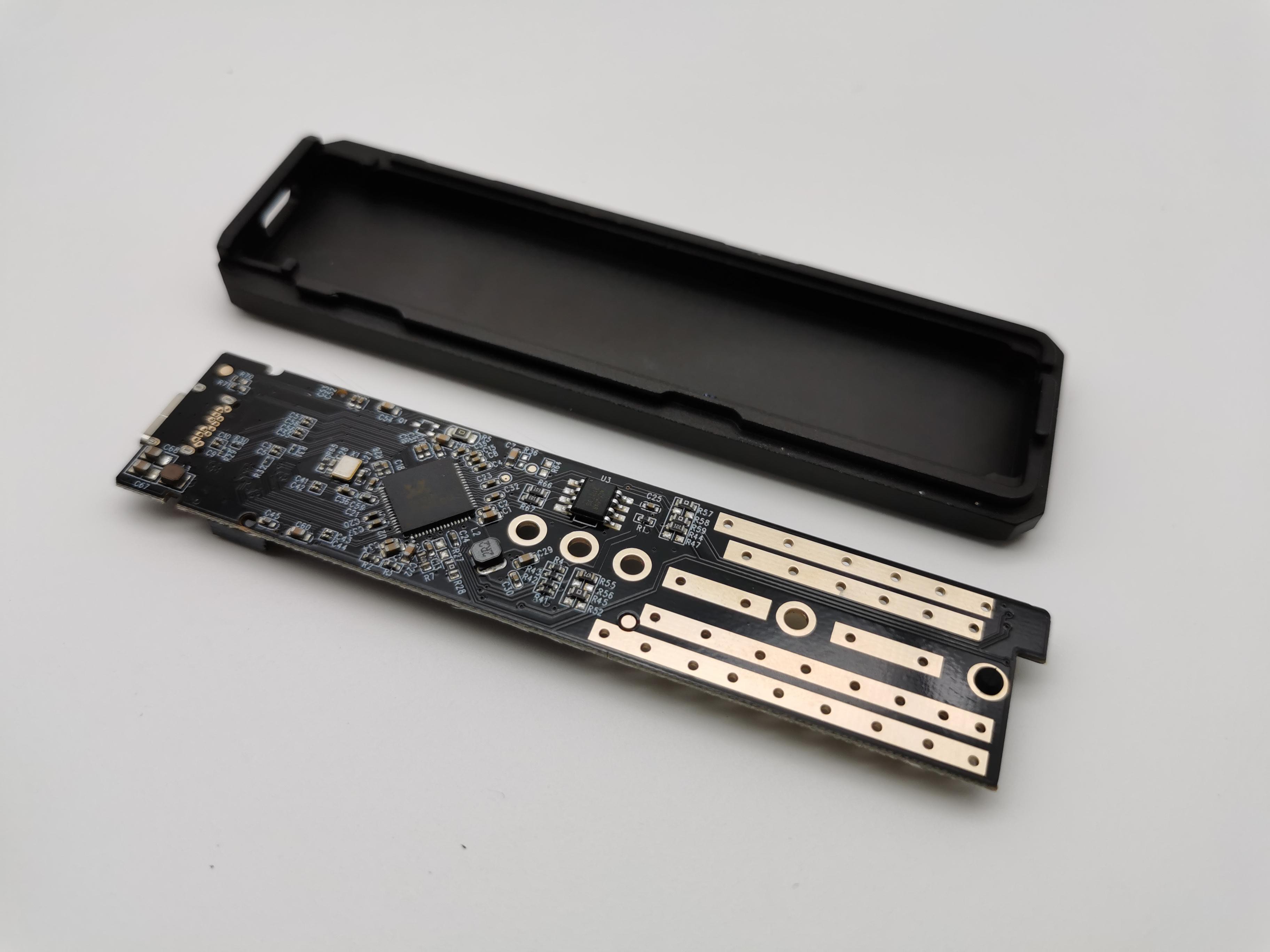 铝坨坨与亚克力的激情碰撞yottamasternvmesata双协议硬盘盒