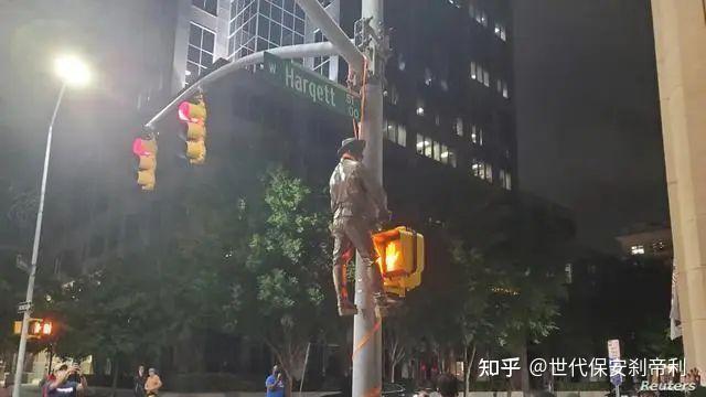 如果真有人将资本家挂在路灯上非比喻了互联网各界舆论会如何这个路灯