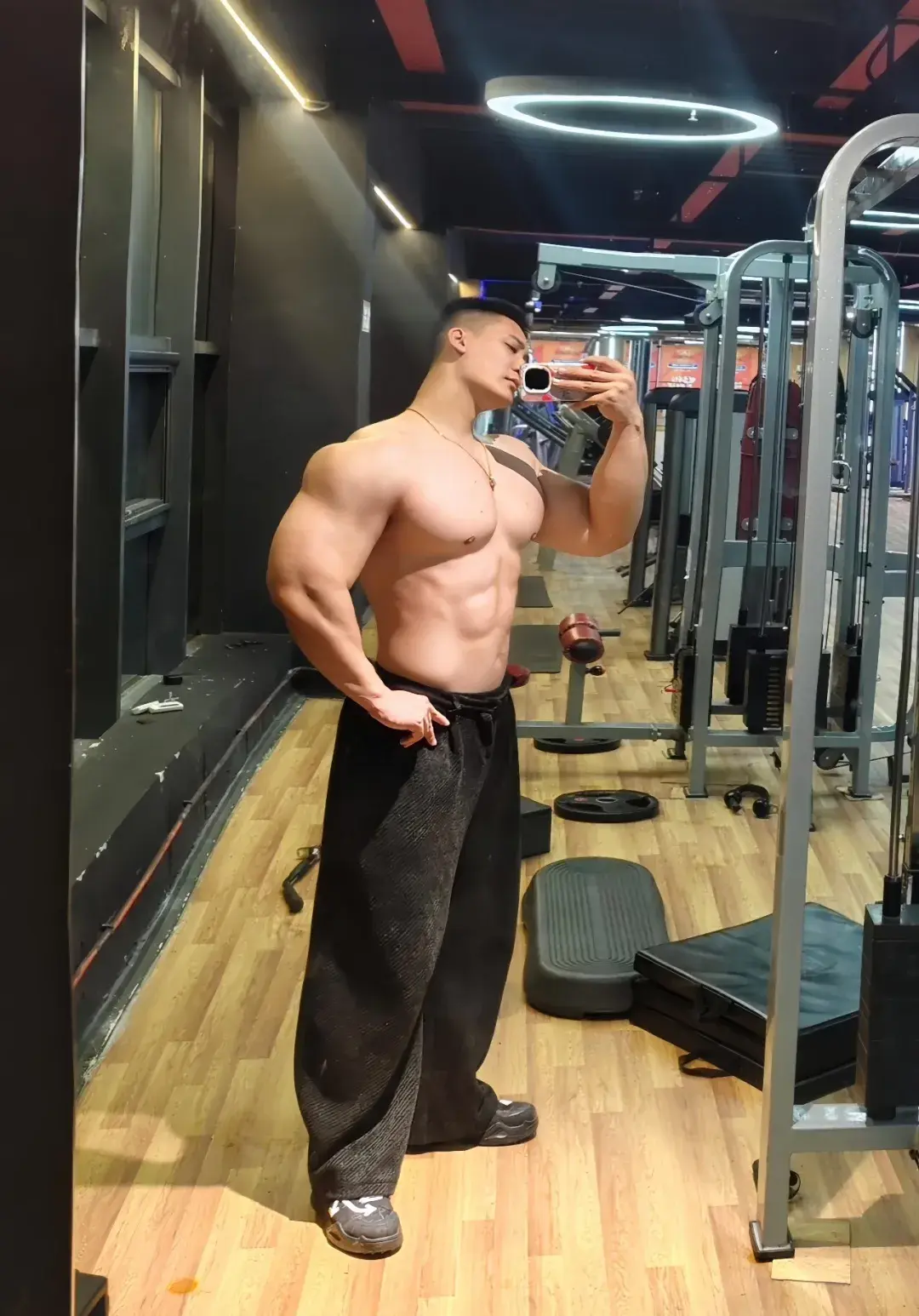 火车卧铺上翘臀肌肉壮男,简直行走的荷尔蒙 - 知乎