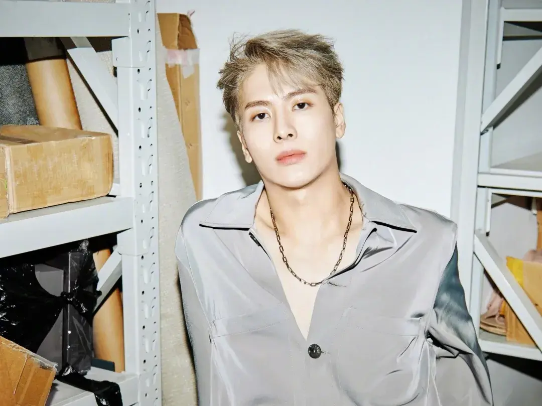 王嘉尔如此改编"神手",又有着高产高量的宝藏翻唱舞台,由衷期待henry