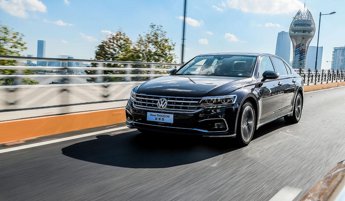 褪去溢价的表象还你旗舰轿车本质试驾上汽大众新辉昂