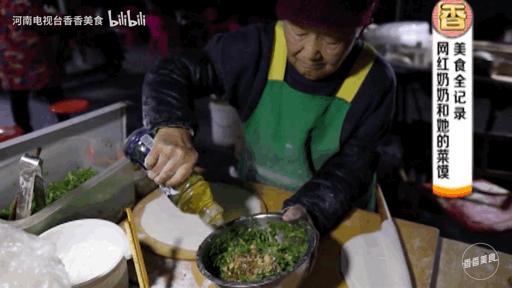 因为口味独特,分量十足,老奶奶的菜馍摊,在郑州小有名气