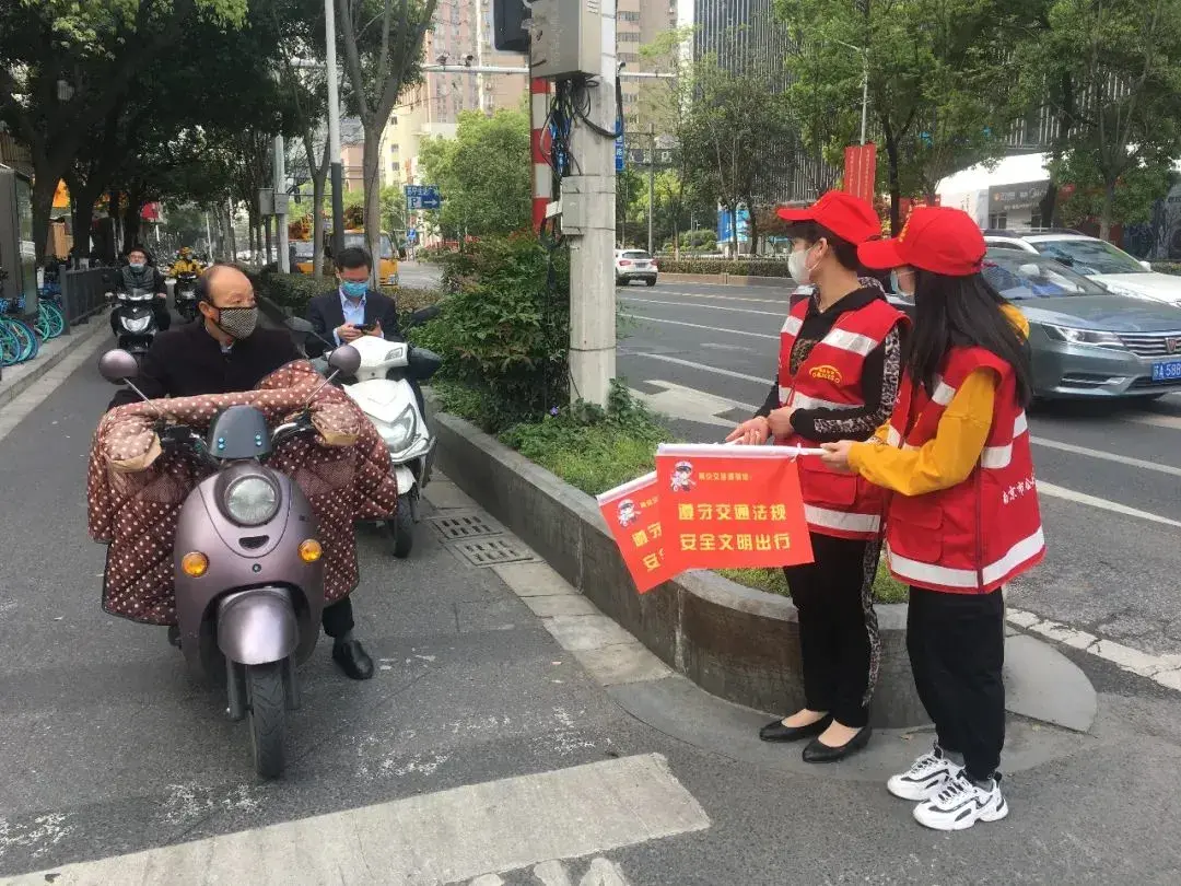 新规想要考驾照吗先到马路上站岗执勤吧