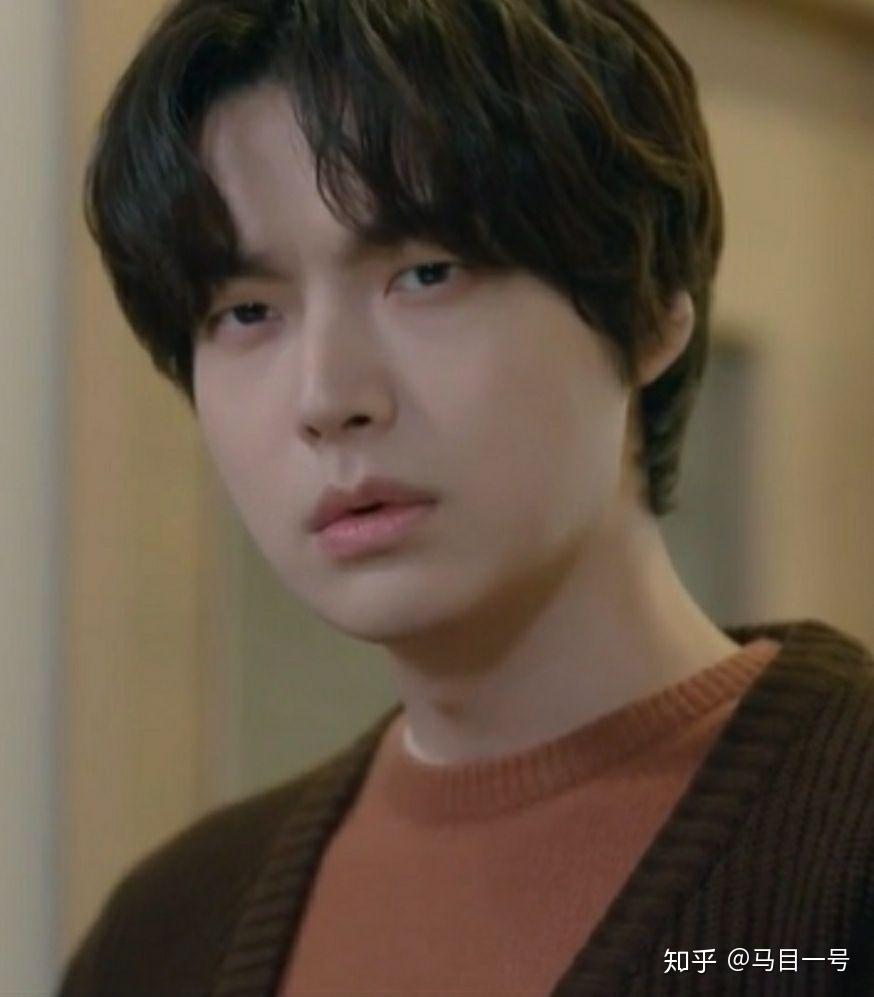 影响一个男生长得难看最关键的五官是什么?