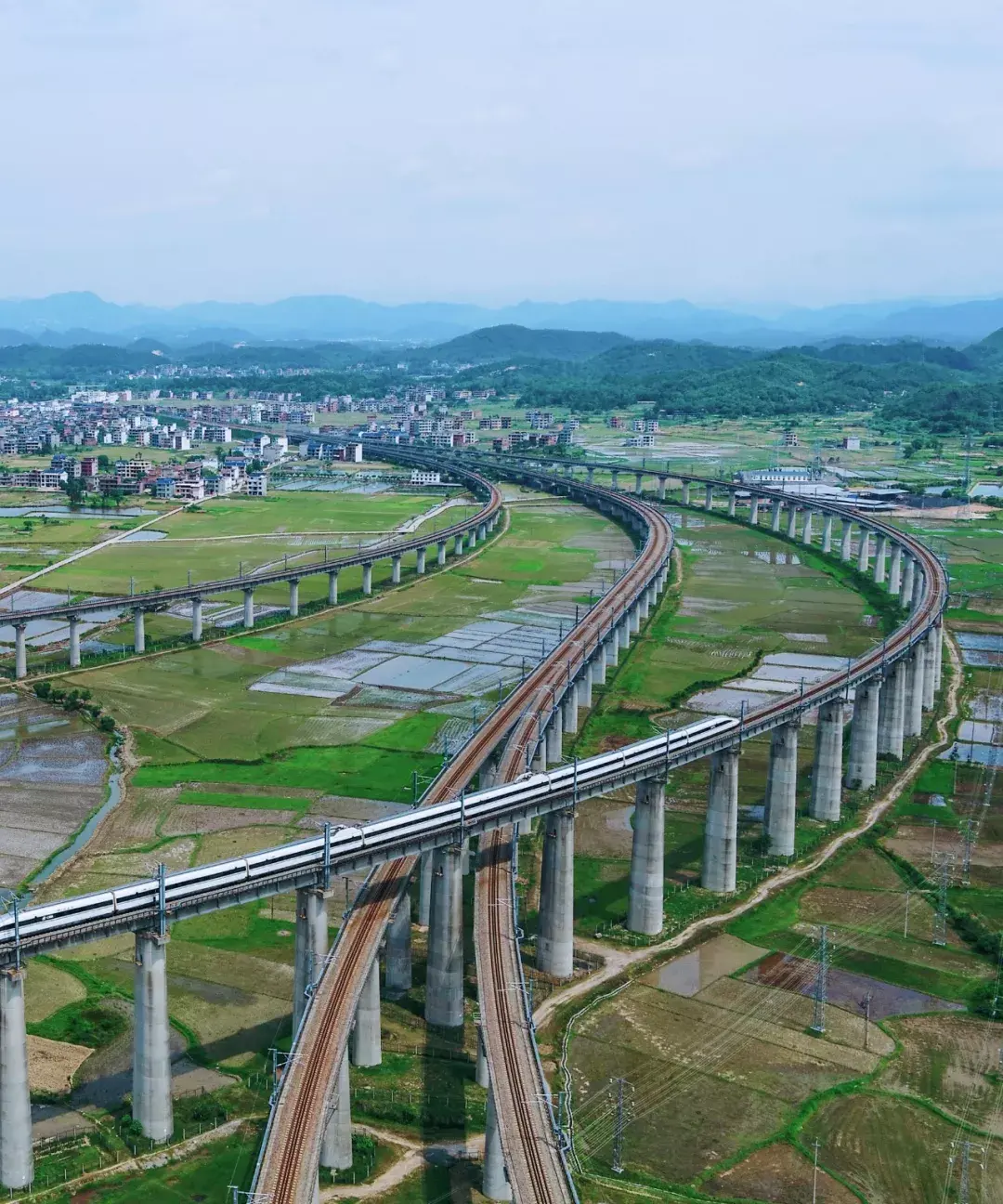 时间回到1878年清政府拆毁英国人擅自修筑的吴淞铁路中国的铁路里程重