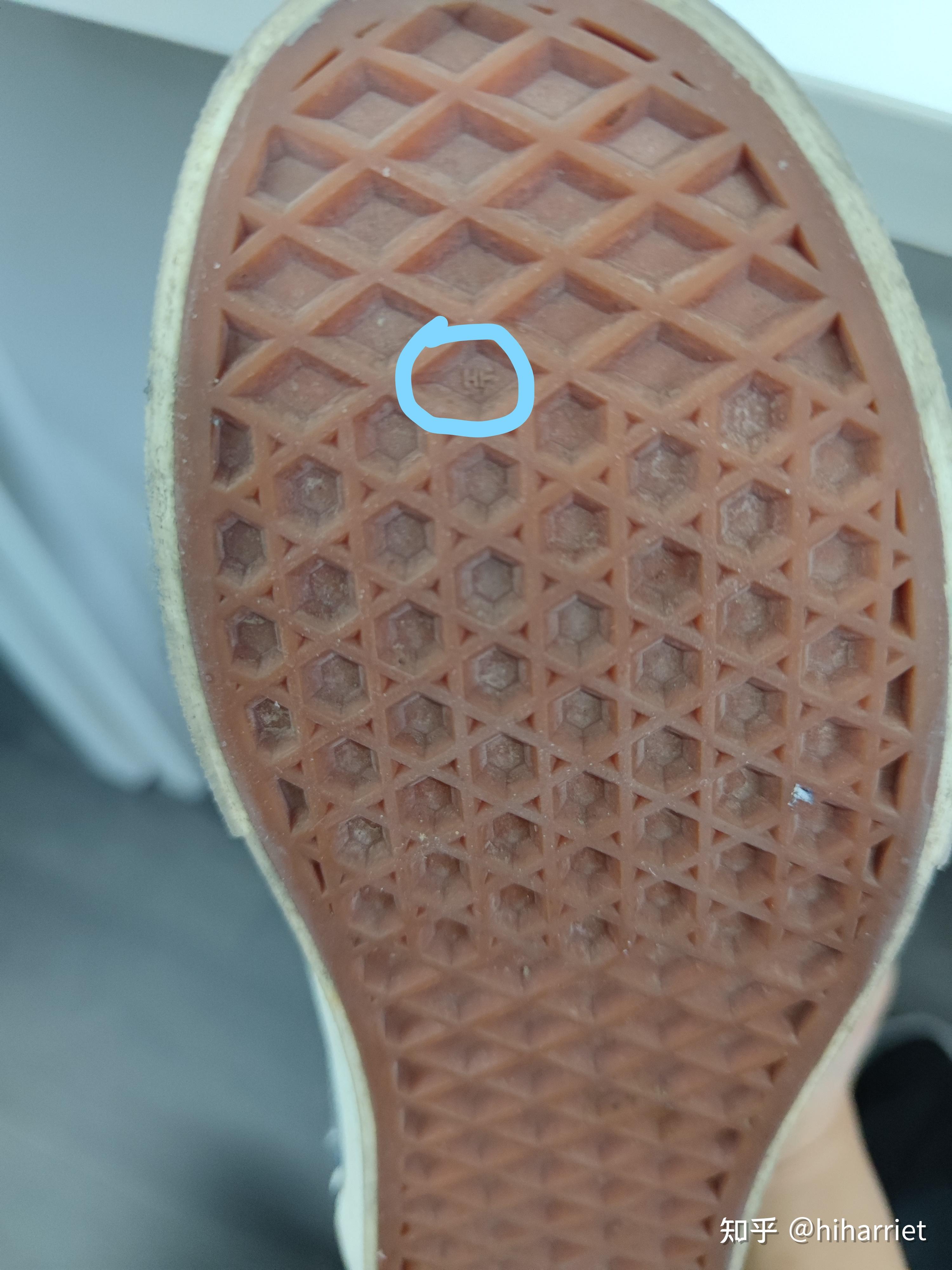 正品都能找到钢印,对应的钢印代表着vans的代工厂,比如dt,shc,icc,hf