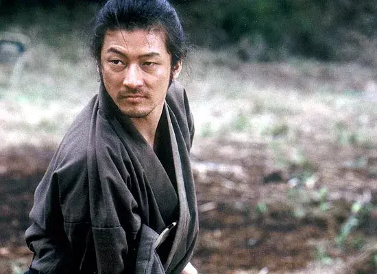 什么是英雄?北野武用暴力美学为你诠释它的真实意义|《座头市》