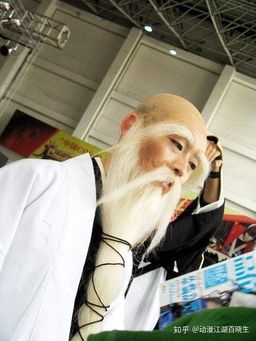 许多动漫里面都有一个白胡子老头实力强大你都知道吗