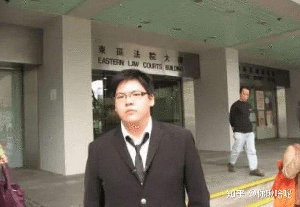 向佑：我爸是向华强，我哥是向佐，我在没有父爱的环境下带泪成长 - 知乎