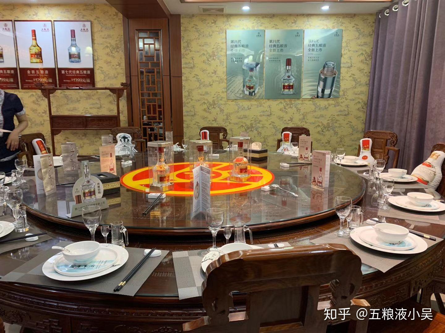 52度白酒五粮液五粮液水晶装五粮液1618的关系是什么为何同一品牌推出