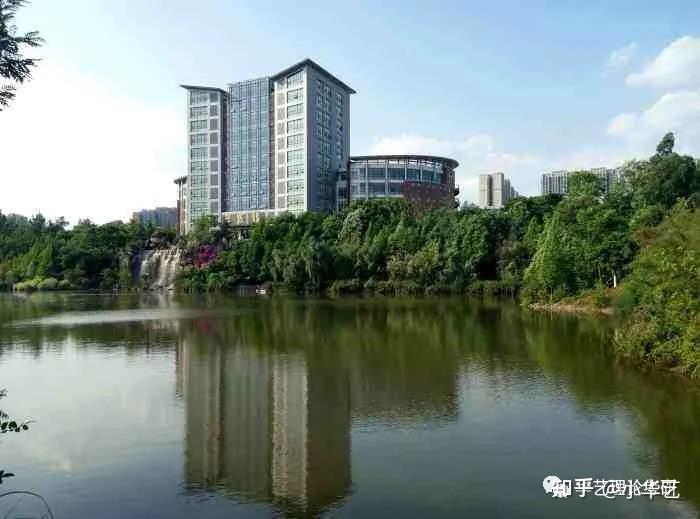 四川师范大学在成都,目前主要有两个校区,一是狮子山校区(在2