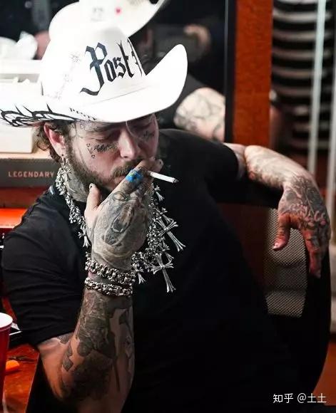 马龙念经摇滚明星纹脸狂魔postmalone又添中世纪野蛮流星锤