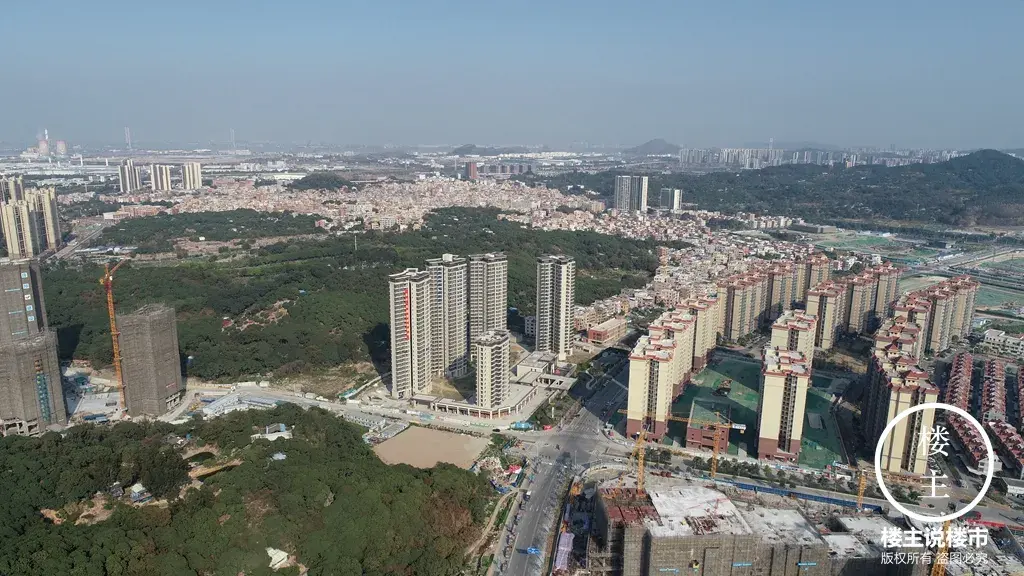 麒麟新城三期后面是黄阁松庐陵园76-108㎡高层住宅和125㎡叠墅.