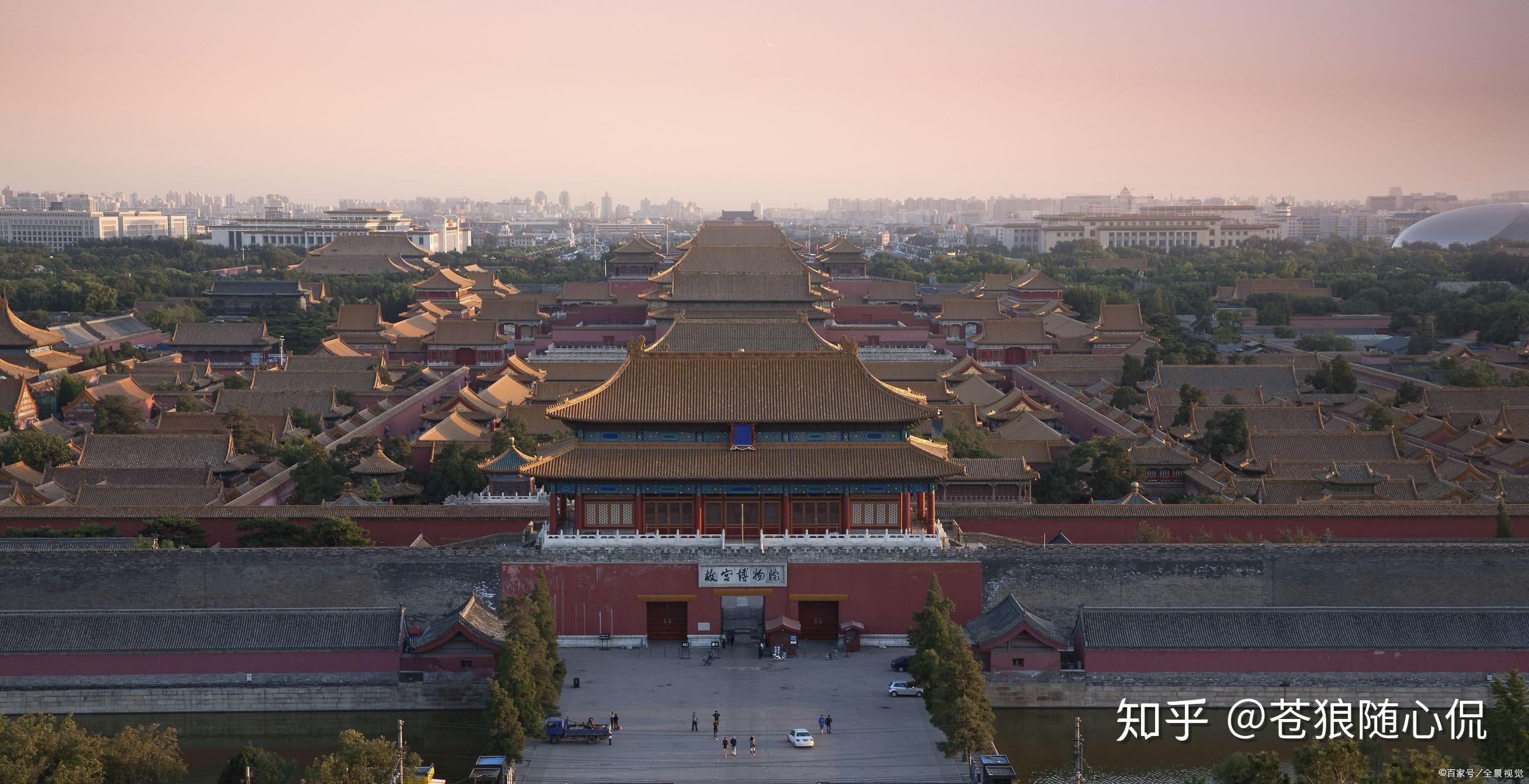 故宮,原名紫禁城,位於今北京市中軸線的中心,是明清兩代二十四位皇帝