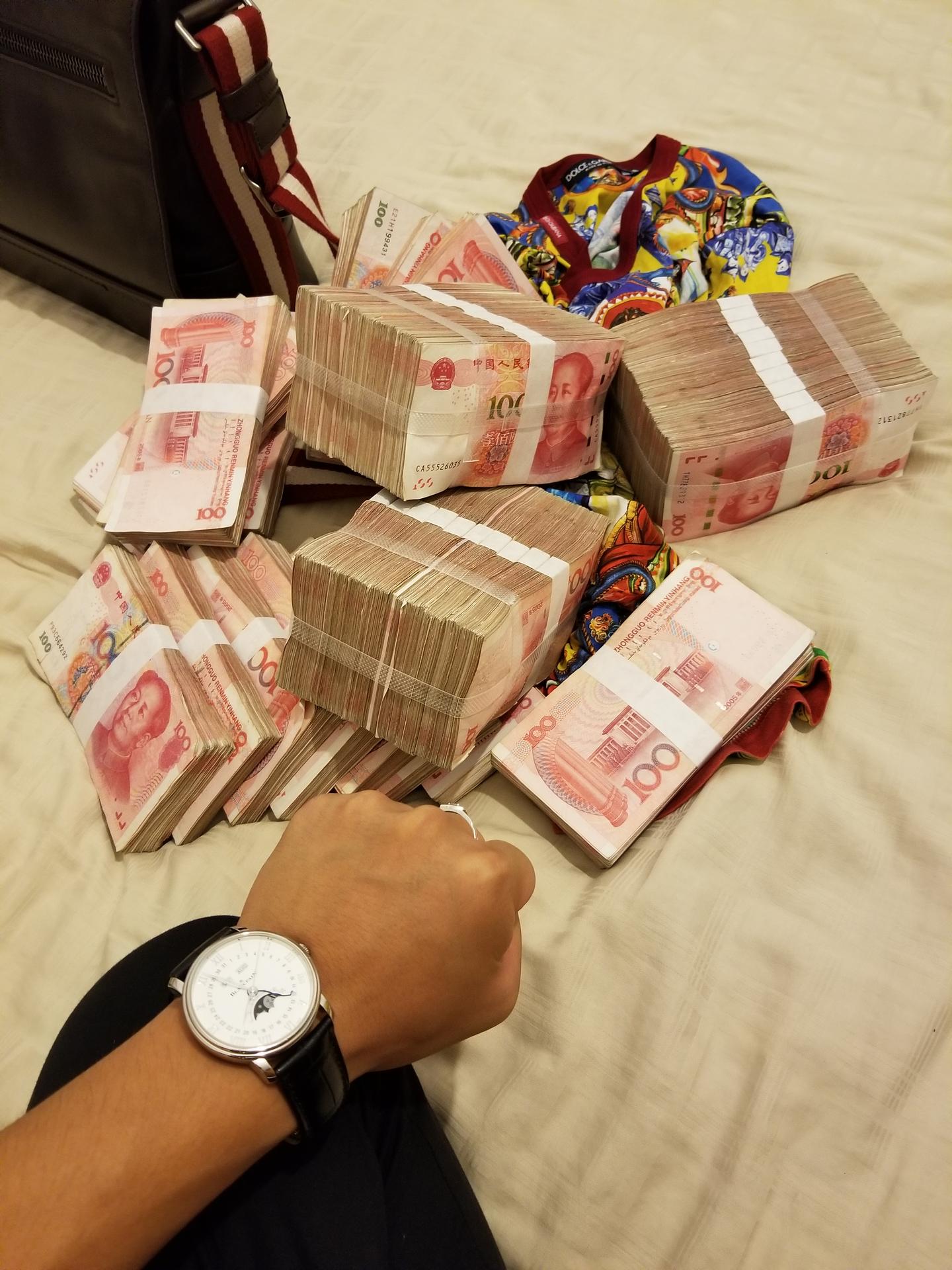 今天我老爹给我拿了几十万块钱我想做点小生意投资个什么大家有好的