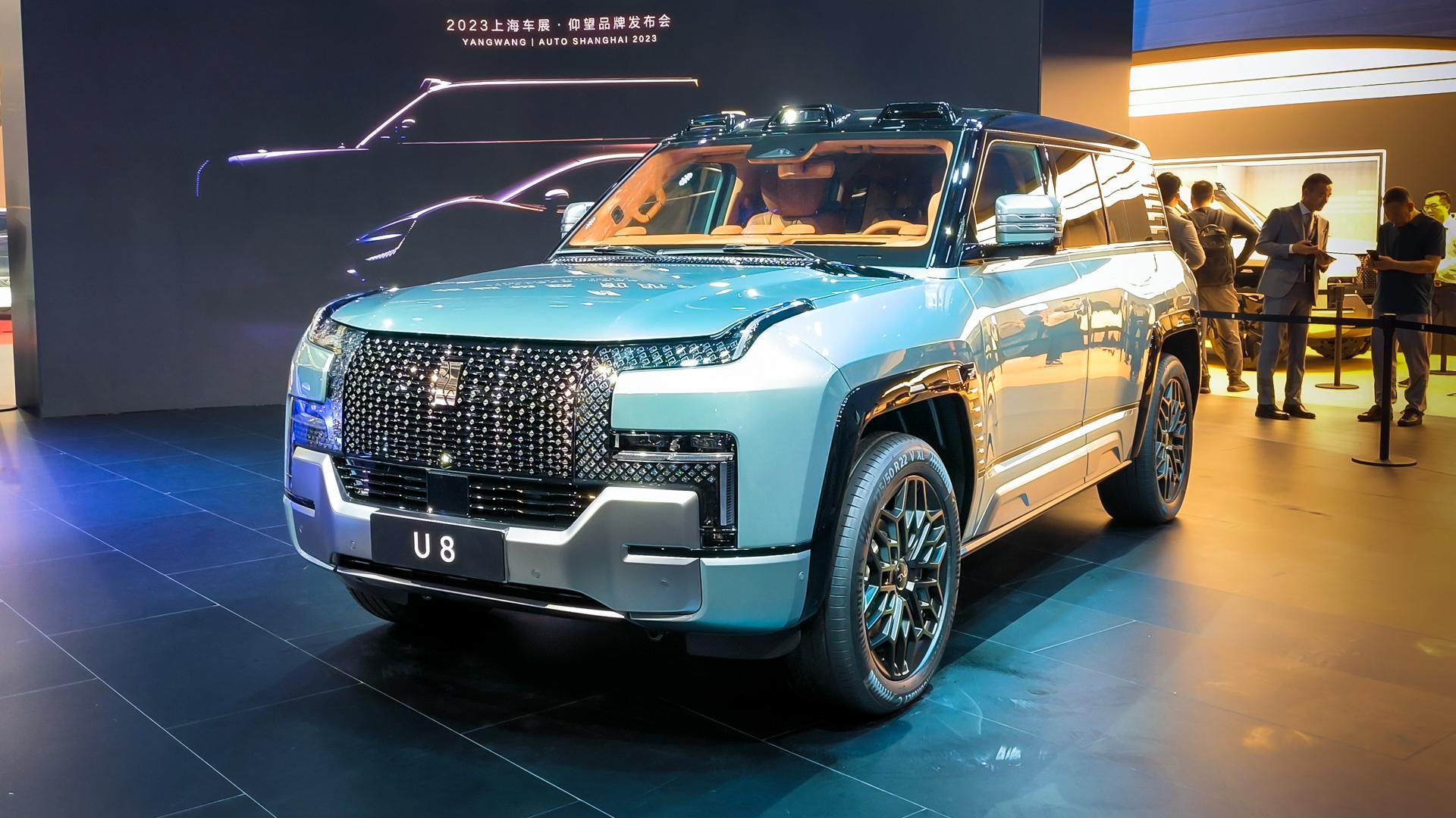 国产百万豪车的高光时刻上海车展去看仰望u8还得排队进场