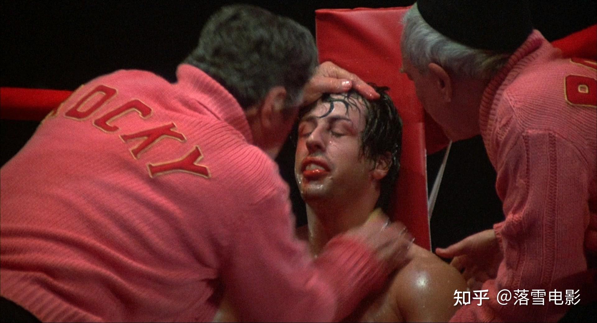 在《洛奇6:永远的拳王》里,洛奇对儿子说道:"日子难过时,你开始找东西