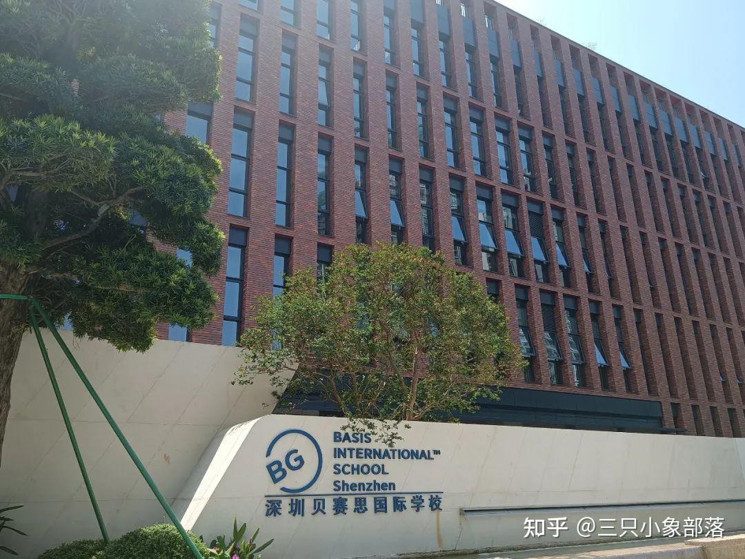 必須符合以下兩個條件:1,父母雙方或一方必須為中國公民並定居海外