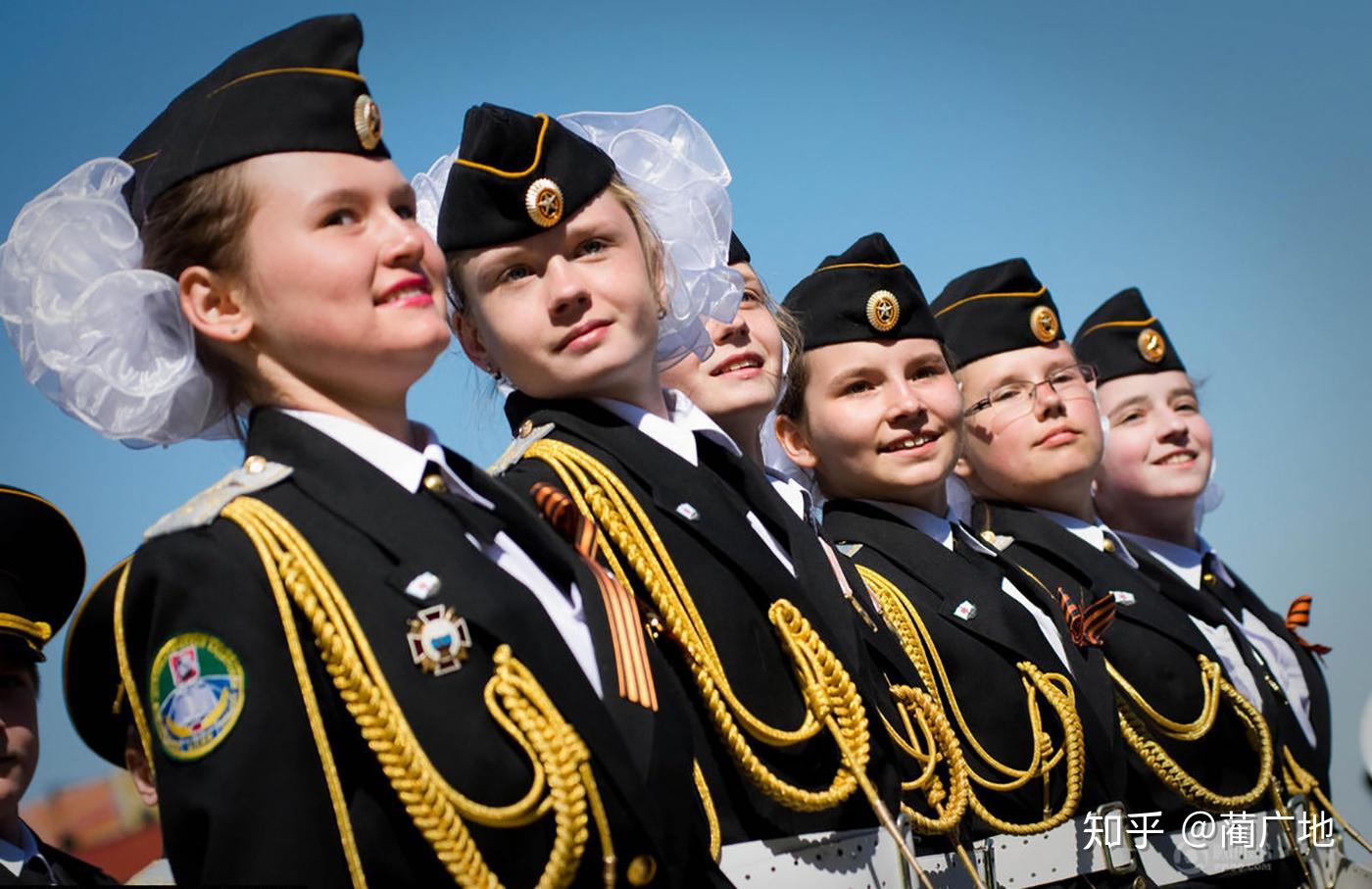 俄罗斯女兵军裙图片