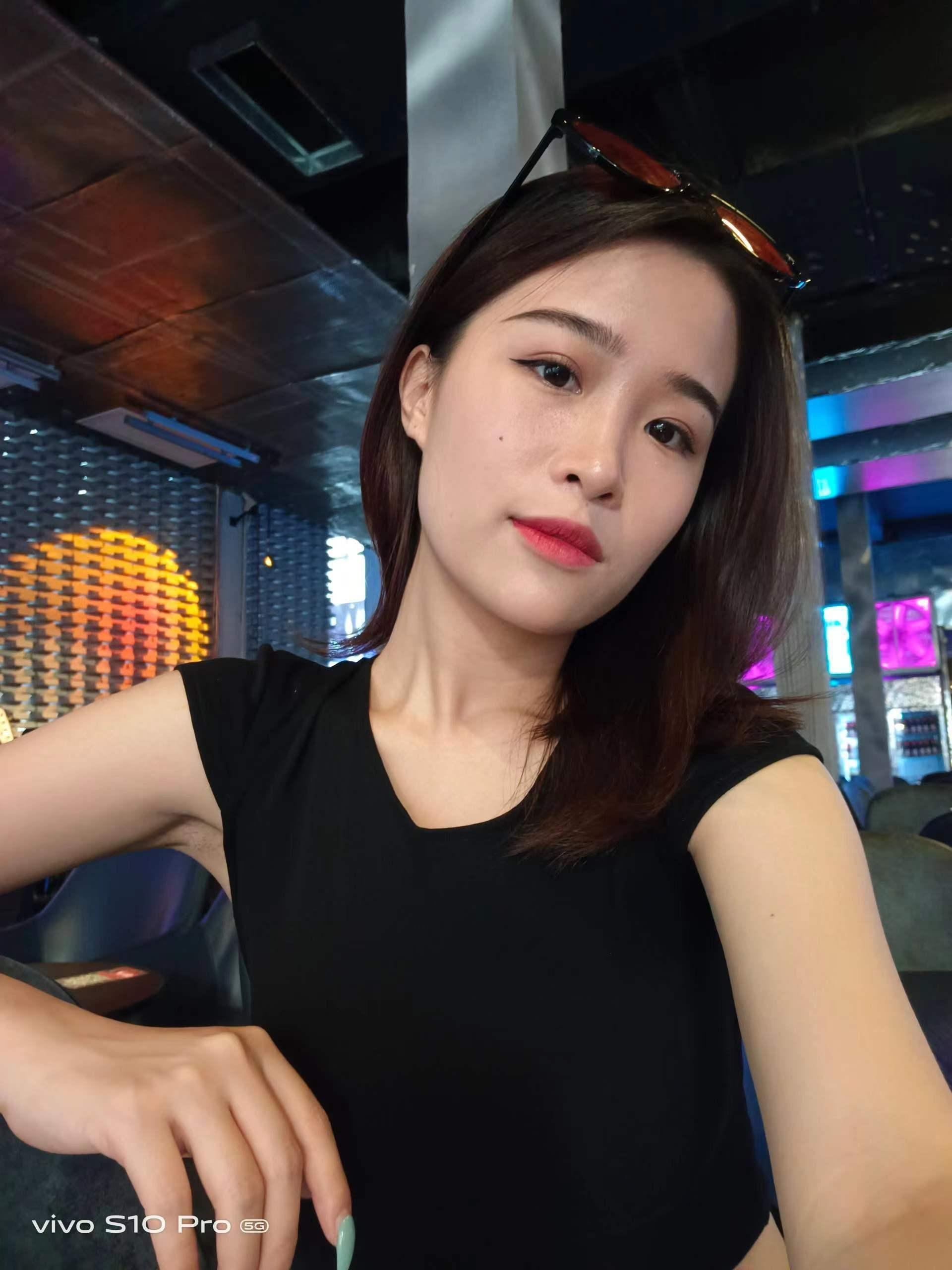 也能变得非常容易,和女朋友逛街也不用花一下午的时间等女朋友自拍了