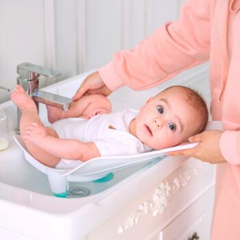 如何给新生儿洗屁屁 v2-c245c0607577d2546cc1706ebb98a1a7_720w.jpg?source=12a79843