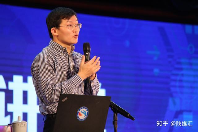 首先,中国人民大学法学院杜磊老师以《法律意识与法律思维方式的养成