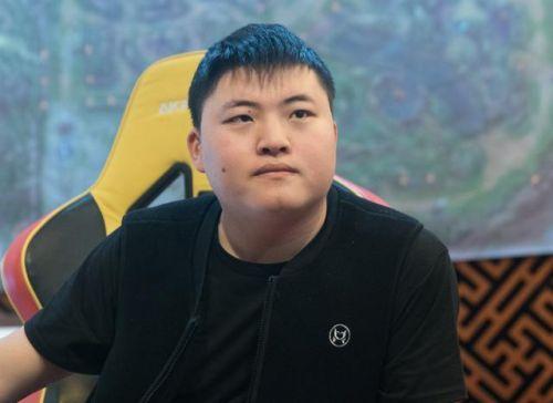 白星表示:也不是谁真的买他,他就会去,又或者说,留在rng能打就能打.