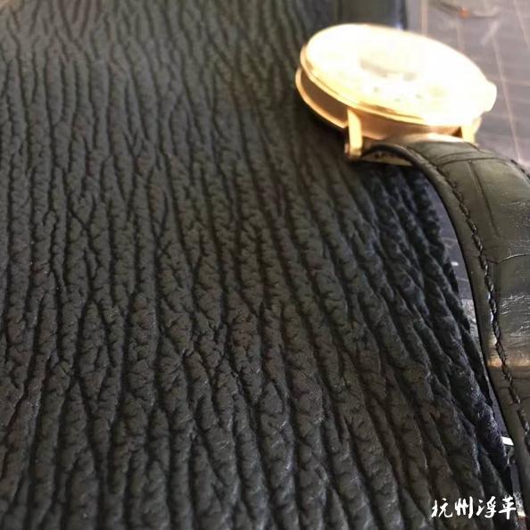 一块鲨鱼真皮表带腕表和皮带保养的细节