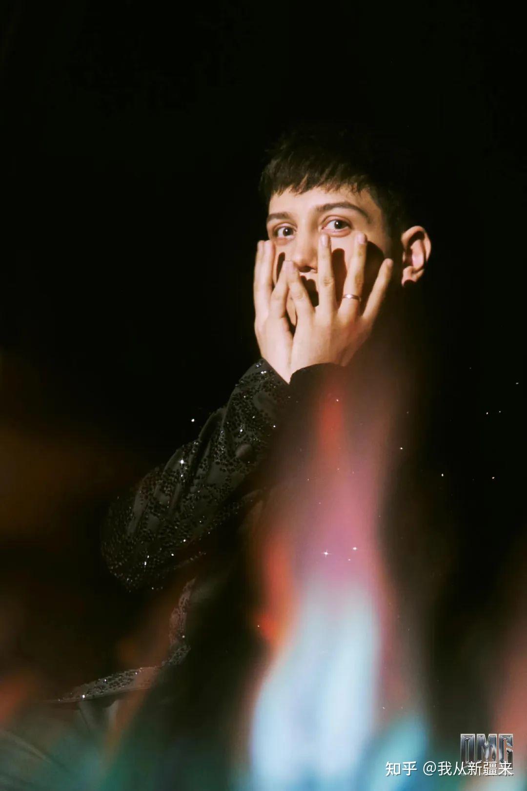 艾热| 跋涉千里万里把"我的家乡"带到央视春晚 - 知乎