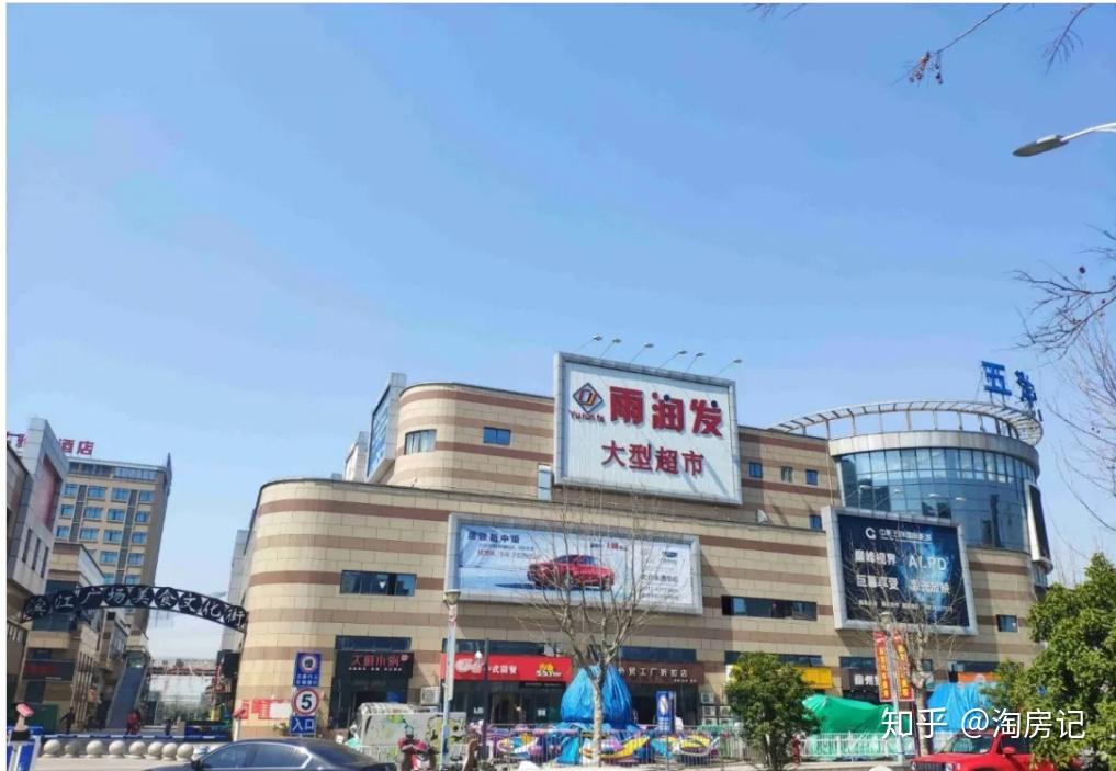 但大中型商业体如五洋滨江广场,政务中心如港城广场,客运中心如港区