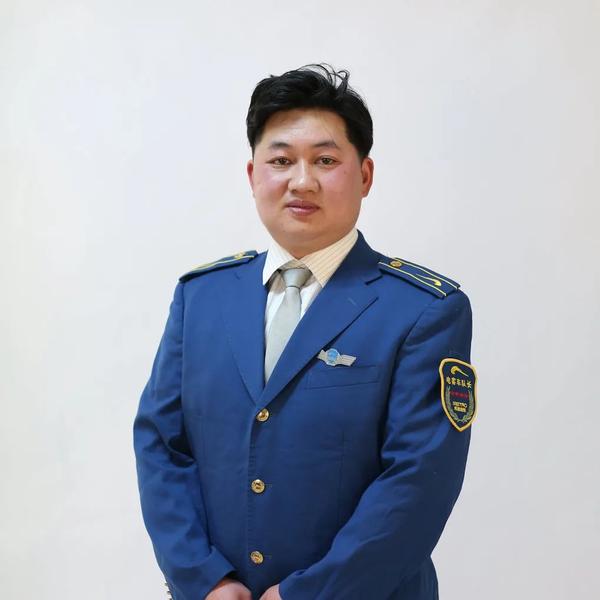 喜报!卿前磊,魏巳洪荣获"最美公交司机"