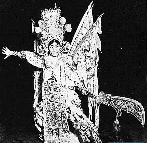 马师曾小传:因乞丐成名的粤剧艺术大师,儿子却是"一介武夫"