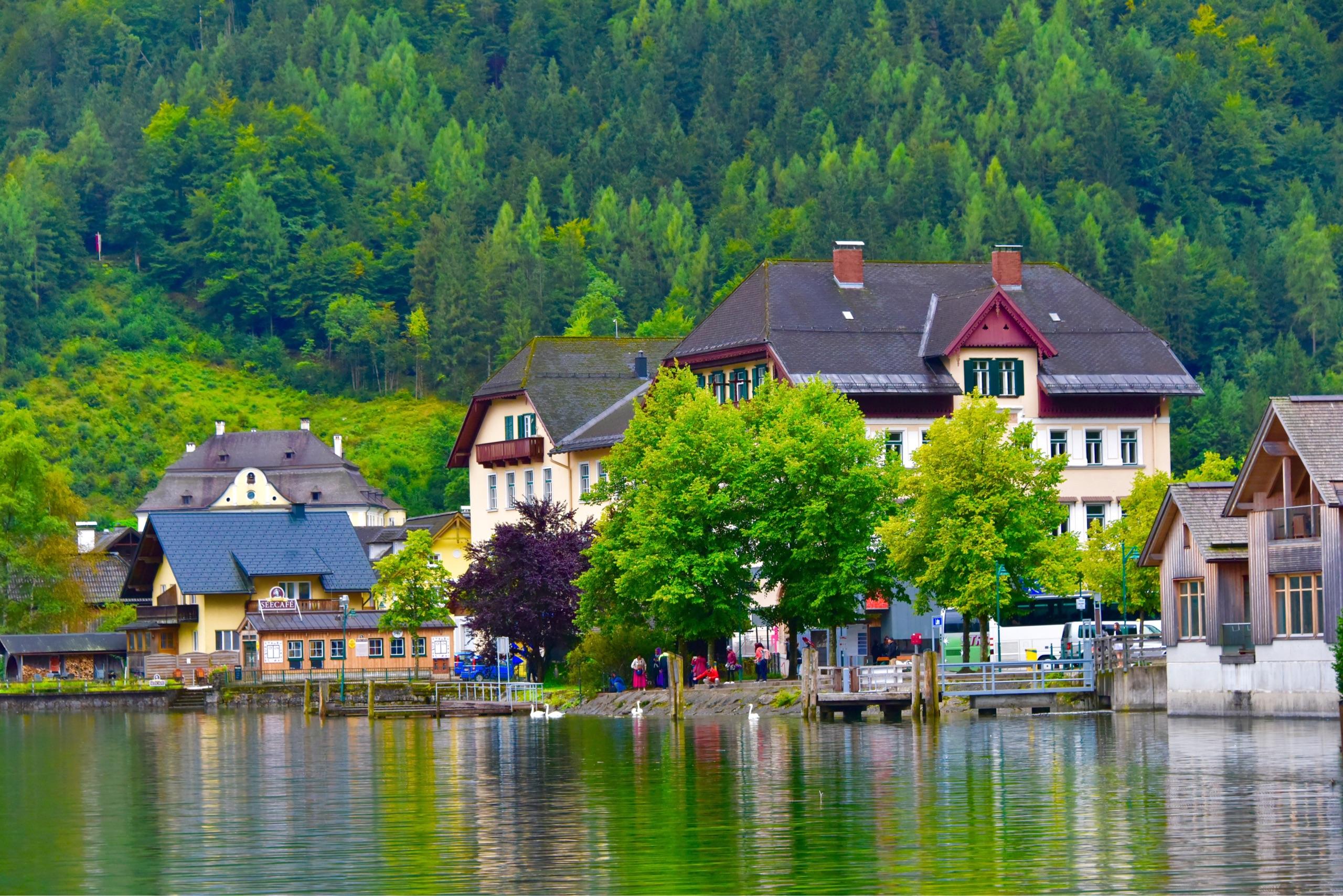 奥地利最美小镇之一位于哈尔施塔特湖畔世界文化遗产令人陶醉的如诗