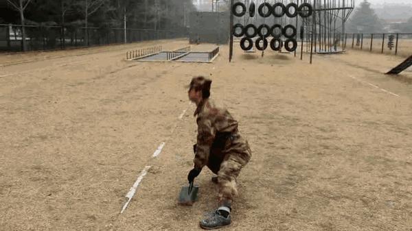 转解放军工兵铲与工兵铲格斗术