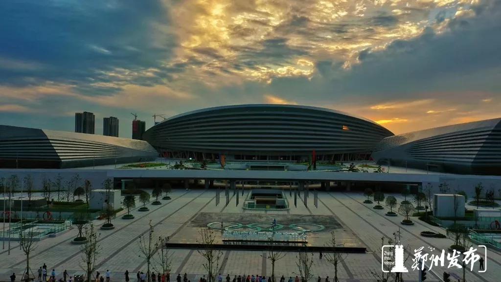 实拍运动会开幕前的郑州奥体中心颜值与内涵兼具的城市新地标
