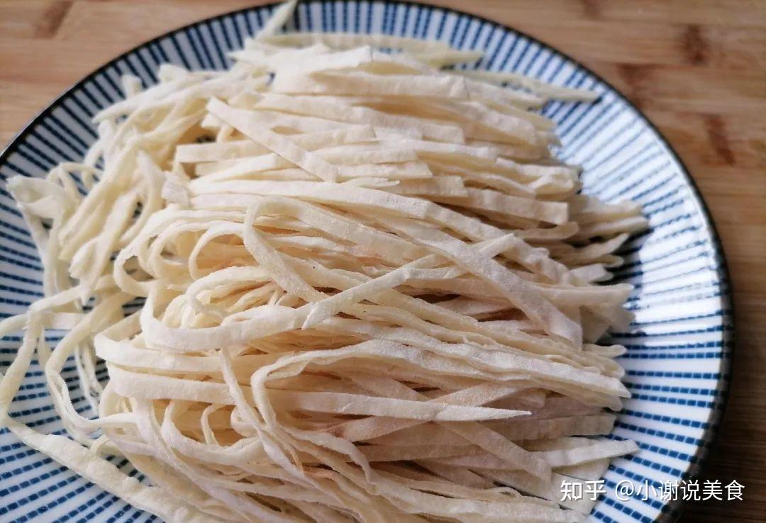 教你做北方家常炒饼丝,多加一步劲道又松散,出锅前这调料是灵魂 - 知乎
