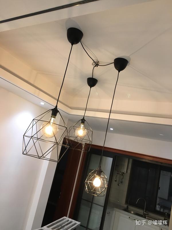 天花板装完灯有明露的线怎么装饰?