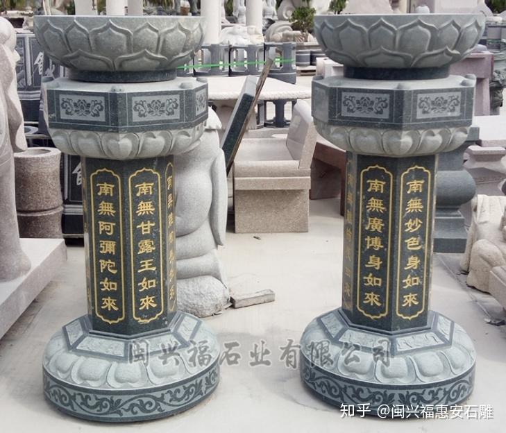 在外观形式上,不同的寺院一般也会定做极具个性化的施食台.