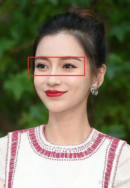 angelababy时装周外网生图眼下皱纹明显莫非真的有事儿