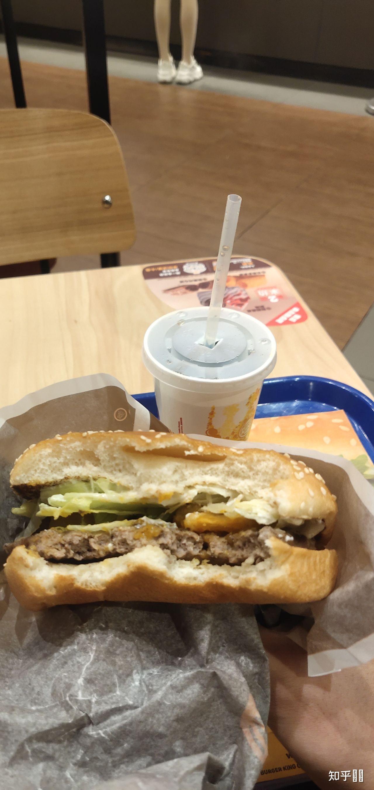 如何看待汉堡王新推出的爆料虾牛堡实物?我要看实物!