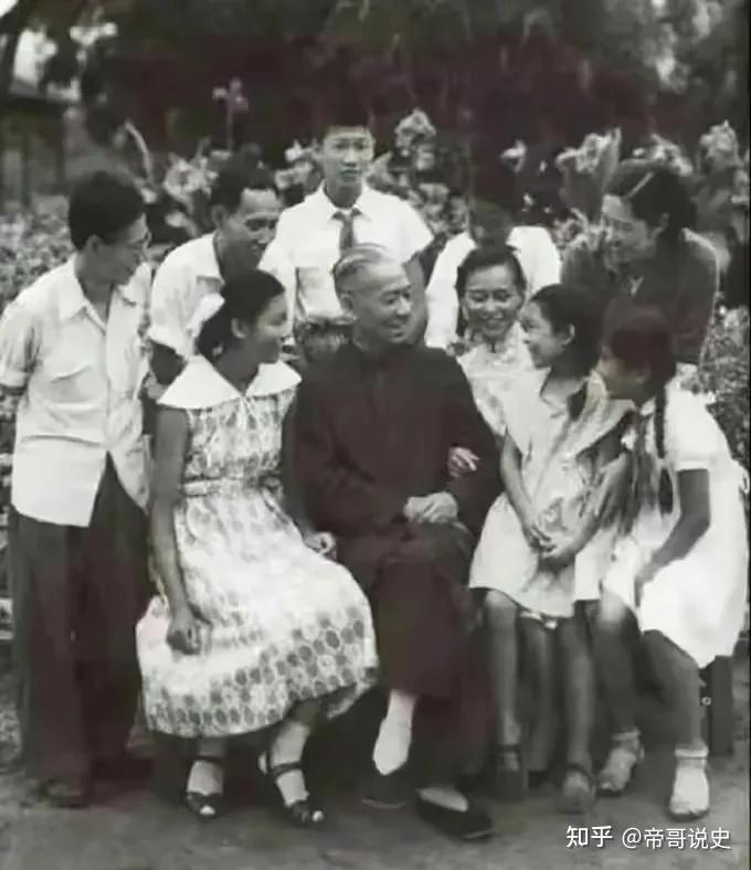 1992年,刘源被授予少将,杨尚昆说:我和中国最年轻的将军合个影 - 知乎