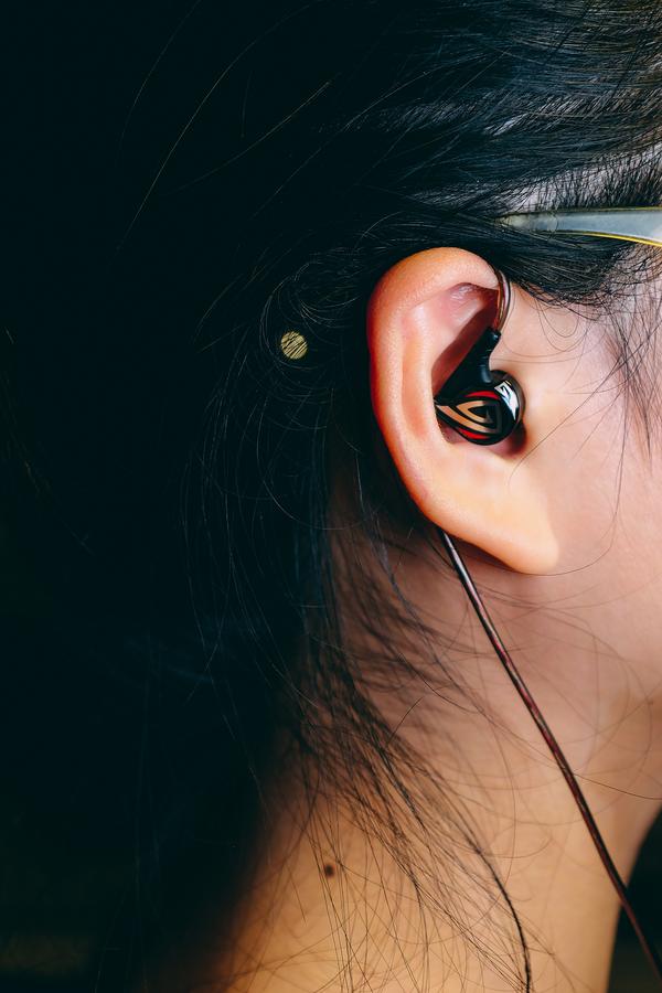 围城深深-ostry 血色围城入耳耳机测评 外观篇