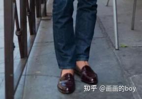怎样选择适合自己的白色皮鞋 v2-c3844f7376d1a7e65700b7e148a99d69_b.jpg