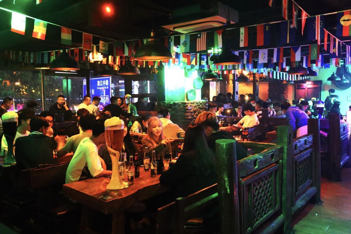夜经济持续升温繁荣背后仍需加大供给酒馆行业值得创业者关注