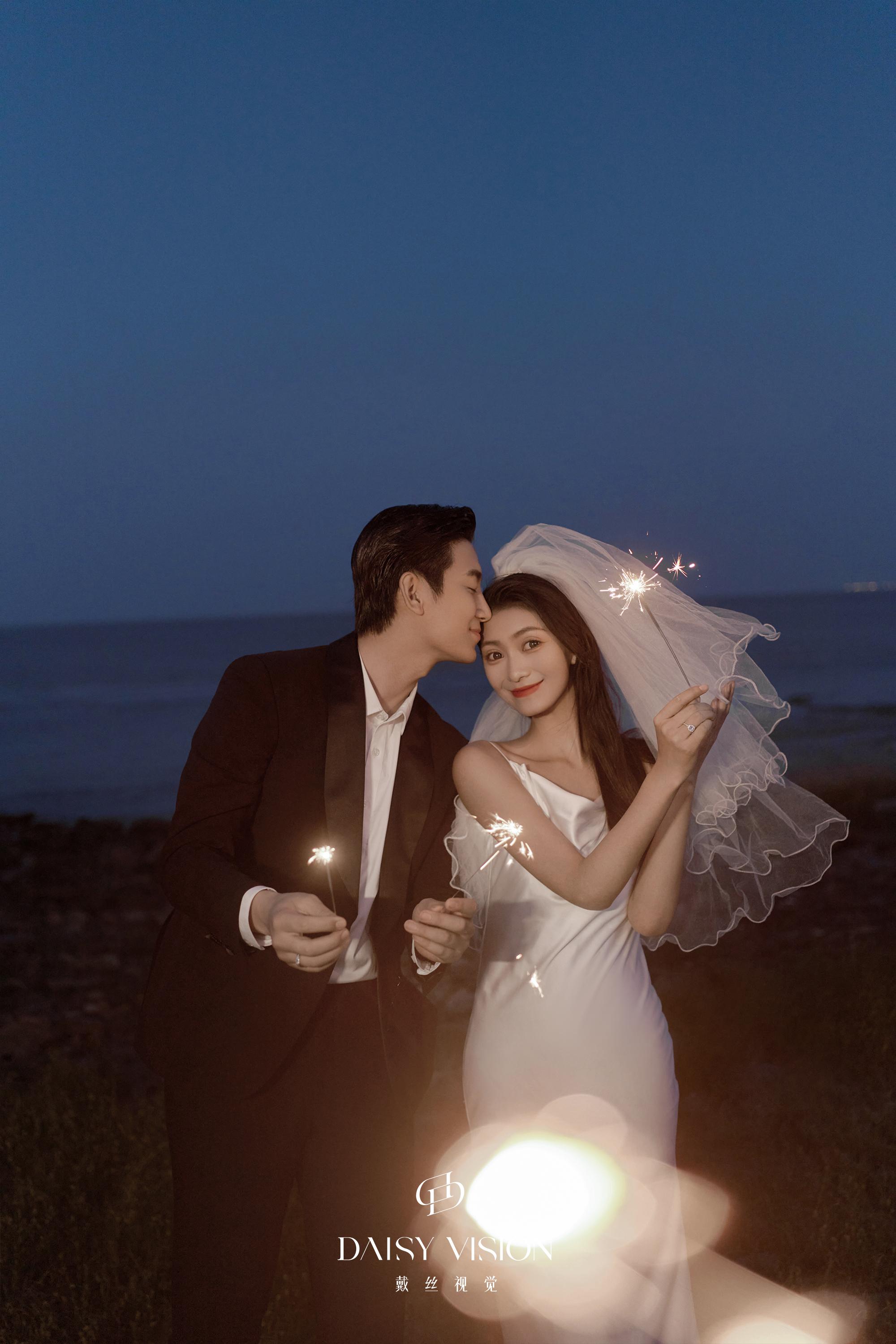 浪漫夜景烟花婚纱照