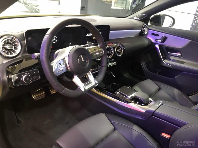 主打高性能的cla35车型自然要在这套精致时尚的内饰的基础上加上一些