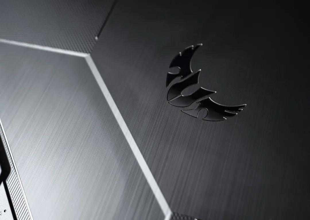 华硕飞行堡垒8龙珠限定版开箱