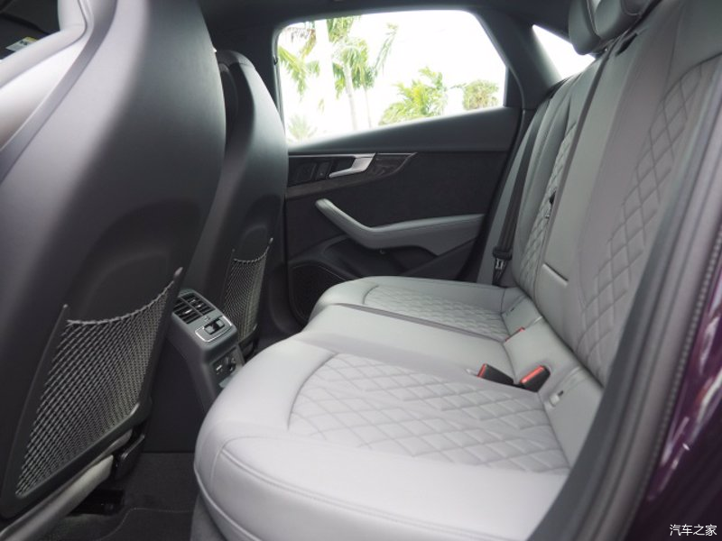 新款奥迪s4运动的造型太让人心动了