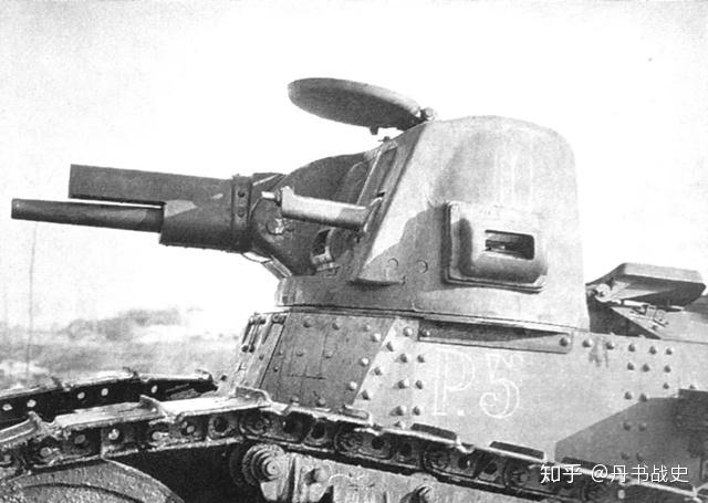 1928年,"nc改进型"继续实施,这是一种放大版的雷诺轻型坦克.