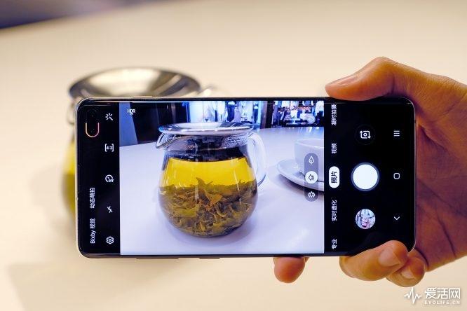 三星从没有强调galaxy系列手机是一台拍照手机,但无疑相机的成像一直